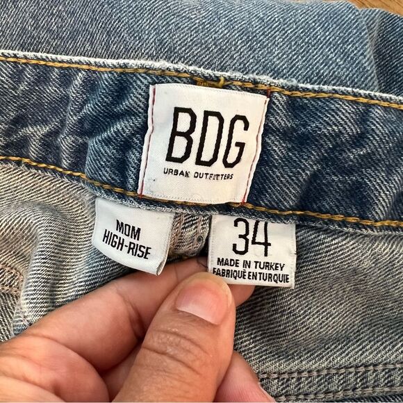 BDG High-Rise Mom Blue Jeans with Distressing in Women's Size 34 NWT - Picture 10 of 14